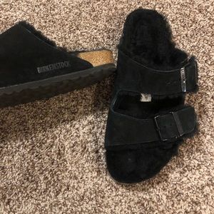 NEVER WORN BLACK FUZZY BIRKENSTOCKS